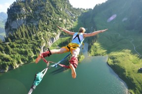 米兰体育app下载安装-CBA赛场中国篮球风采再升级，中国篮球队cba